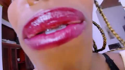 Snapshot of taylorslims chatting on 07.23.26 taylorslims online show from 07.23.26