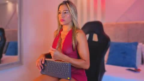 tayra online show from 07.25.26
