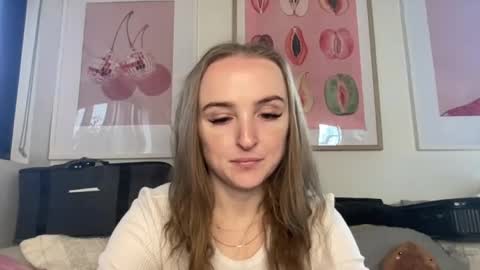 Snapshot of tayrosees chatting on 07.20.26 Tay Rose online show from 07.20.26