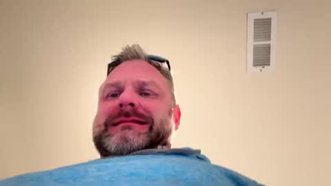 Snapshot of tbiz82 chatting on 11.26.25 Tbiz82 online show from 11.26.25