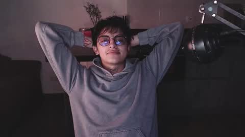 Teo independent model online show from 02.04.26