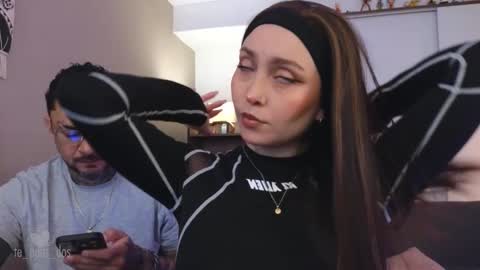 Snapshot of te_para_dos chatting on 10.08.25 Leo and Luna online show from 10.08.25