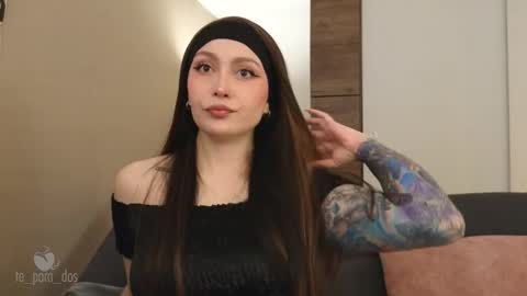 Snapshot of te_para_dos chatting on 10.11.25 Leo and Luna online show from 10.11.25