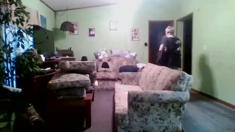 Snapshot of teak4u chatting on 12.17.24 Teak online show from 12.17.24