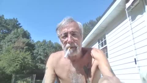 Snapshot of teak4u chatting on 09.15.25 Teak online show from 09.15.25