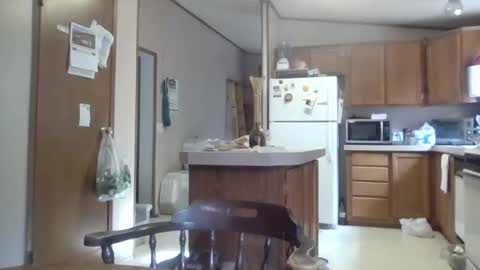 Snapshot of teak4u chatting on 10.29.25 Teak online show from 10.29.25