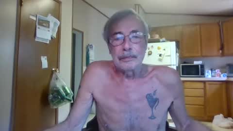 Snapshot of teak4u chatting on 10.31.25 Teak online show from 10.31.25