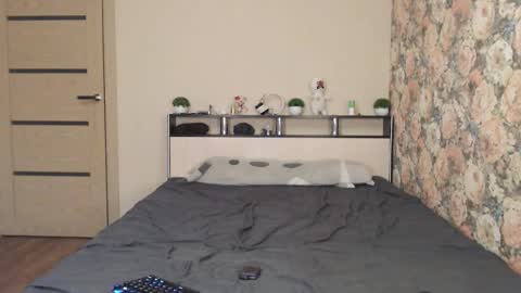 Snapshot of tearjuly chatting on 10.26.25 July online show from 10.26.25