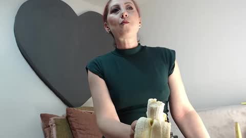 Snapshot of teasexpert4444 chatting on 05.15.26 ALICIA--- online show from 05.15.26