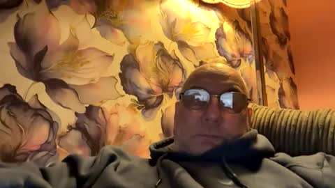 Snapshot of tebb61 chatting on 10.16.25 Mark online show from 10.16.25