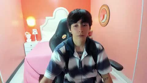 Snapshot of teddy_jacobs chatting on 12.22.25 T E D D Y online show from 12.22.25