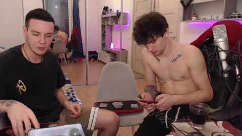 Snapshot of teddy_mode chatting on 12.10.24 Teddy online show from 12.10.24