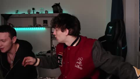 Snapshot of teddy_mode chatting on 12.16.24 Teddy online show from 12.16.24