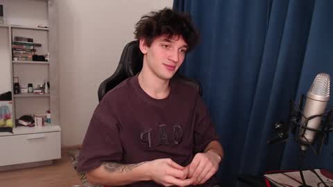 Snapshot of teddy_mode chatting on 12.28.24 Teddy online show from 12.28.24