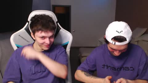 Snapshot of teddy_mode chatting on 01.24.25 Teddy online show from 01.24.25