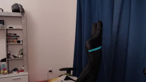 Snapshot of teddy_mode chatting on 02.04.25 Teddy online show from 02.04.25