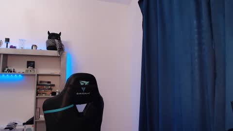 Snapshot of teddy_mode chatting on 02.08.25 Teddy online show from 02.08.25