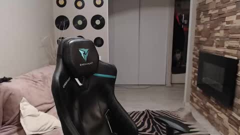 Snapshot of teddy_mode chatting on 11.18.25 Teddy online show from 11.18.25