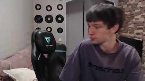 Snapshot of teddy_mode chatting on 11.21.25 Teddy online show from 11.21.25