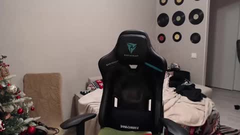 Snapshot of teddy_mode chatting on 12.05.25 Teddy online show from 12.05.25