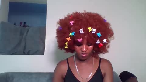 Snapshot of tee_kaicy chatting on 10.20.25 kaicy online show from 10.20.25