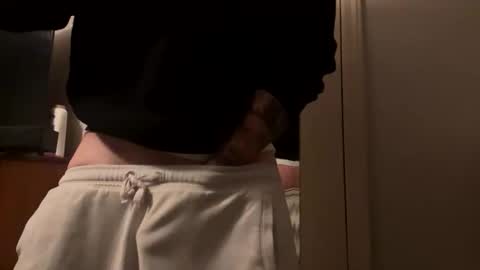 Twizzler online show from 10.10.25