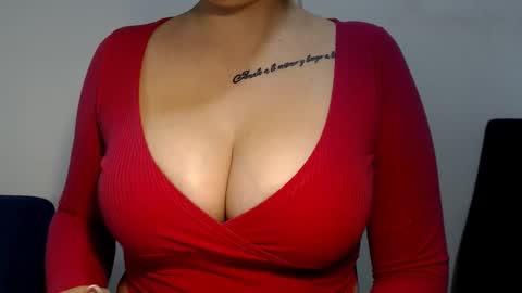 Teeyara  online show from 10.10.25