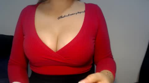 Teeyara  online show from 10.14.25