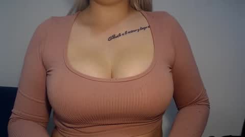 Teeyara  online show from 10.18.25