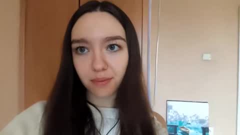 Snapshot of teganmeiser chatting on 11.05.25 Kimi online show from 11.05.25