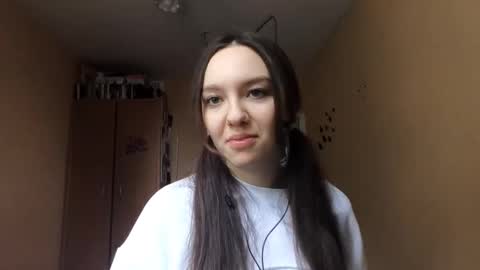 Snapshot of teganmeiser chatting on 11.08.25 Kimi online show from 11.08.25