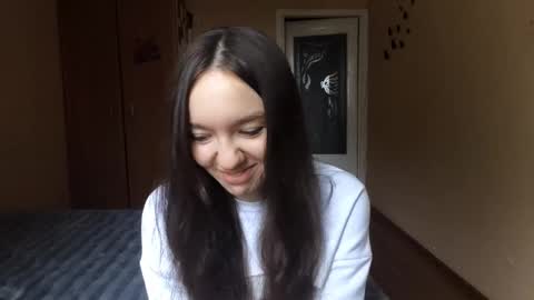 Snapshot of teganmeiser chatting on 11.12.25 Kimi online show from 11.12.25