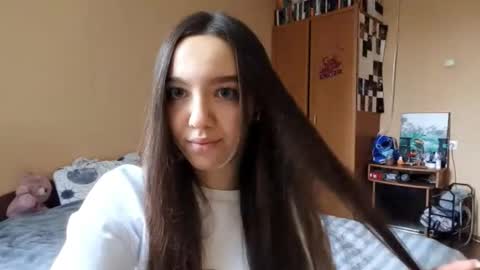 Snapshot of teganmeiser chatting on 12.01.25 Kimi online show from 12.01.25