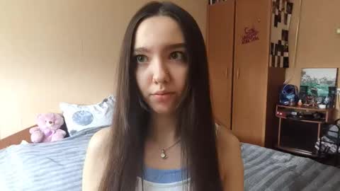 Snapshot of teganmeiser chatting on 12.03.25 Kimi online show from 12.03.25