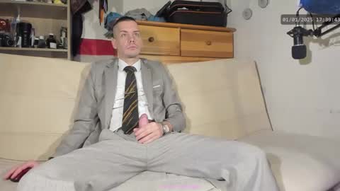 Snapshot of telepaticman chatting on 01.01.25 Virg Lszl online show from 01.01.25