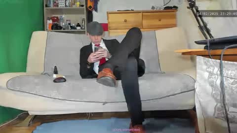 Snapshot of telepaticman chatting on 02.14.25 Virg Lszl online show from 02.14.25