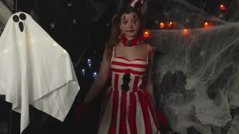 Snapshot of temperaturka chatting on 10.24.25 Sarah online show from 10.24.25