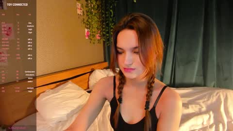 Snapshot of tempt_for_you chatting on 03.04.25 Megan online show from 03.04.25