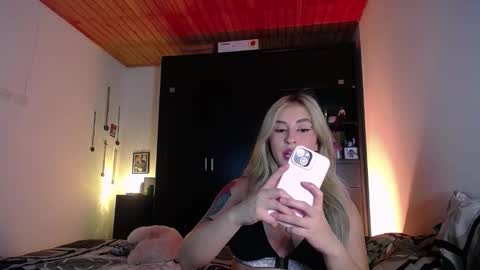 Snapshot of temptationsweet__ chatting on 03.11.26 Sara online show from 03.11.26