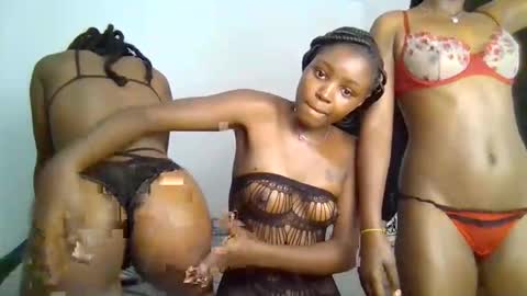 Snapshot of tempting_tiah chatting on 11.06.25 tiah online show from 11.06.25