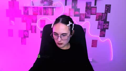 Snapshot of tender_louise chatting on 03.04.26 ur Louise online show from 03.04.26