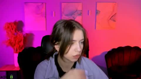 Snapshot of tender_louise chatting on 03.06.26 ur Louise online show from 03.06.26