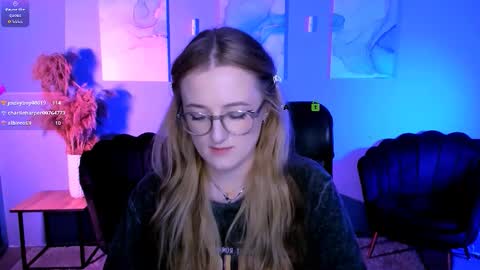 Snapshot of tender_louise chatting on 03.06.26 ur Louise online show from 03.06.26