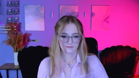 Snapshot of tender_louise chatting on 03.07.26 ur Louise online show from 03.07.26