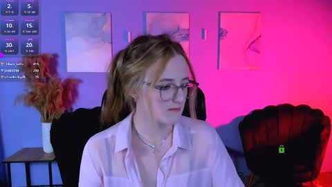 Snapshot of tender_louise chatting on 03.08.26 ur Louise online show from 03.08.26