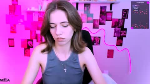 Snapshot of tender_louise chatting on 03.10.26 ur Louise online show from 03.10.26