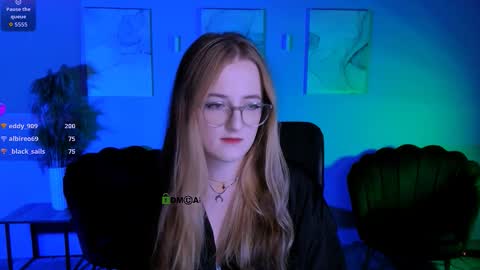 Snapshot of tender_louise chatting on 03.10.26 ur Louise online show from 03.10.26