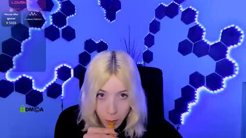 Snapshot of tender_louise chatting on 03.16.26 ur Louise online show from 03.16.26