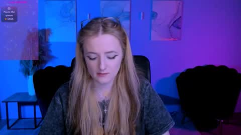 Snapshot of tender_louise chatting on 03.24.26 ur Louise online show from 03.24.26