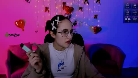 Snapshot of tender_louise chatting on 03.30.26 ur Louise online show from 03.30.26